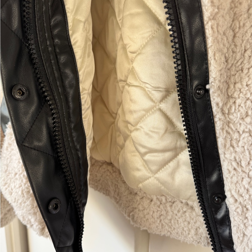 Fleece bomber - Picture 3 of 3